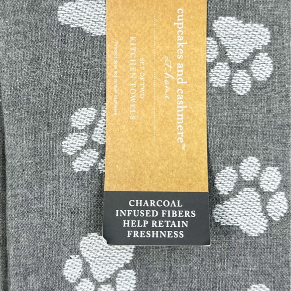 Cupcakes & Cashmere - ‘Paw Prints - gray’ dish towels (2). NWT Last One! - Picture 2 of 2
